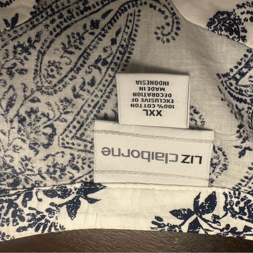 Liz Claiborne Navy and Cream Paisley Top